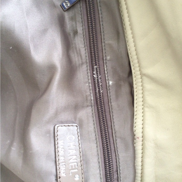 CHANEL Large Edgy Tote Bag - Picture 9 of 16